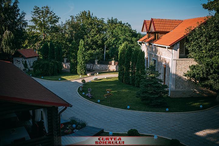 Curtea Boierului Hotel Peresecina Εξωτερικό φωτογραφία