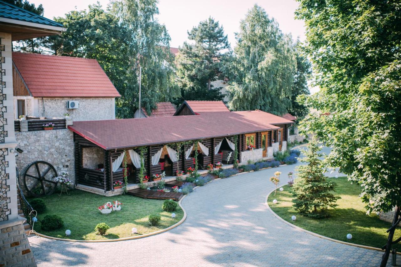 Curtea Boierului Hotel Peresecina Εξωτερικό φωτογραφία